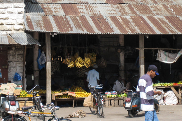  Produce- Fruit-Darajani-Market-stone-town-zanzibar-yellow-bananas