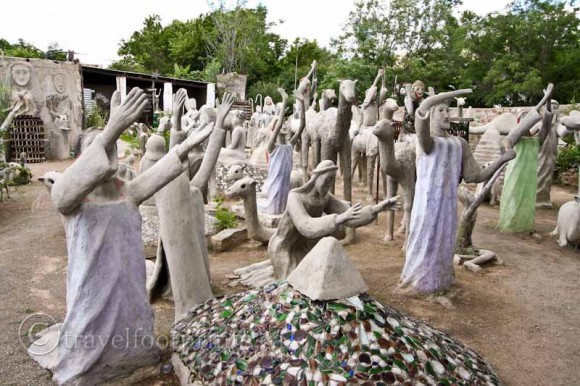 praying-statues-owl-house-nieu-bethesda-karoo-south-africa