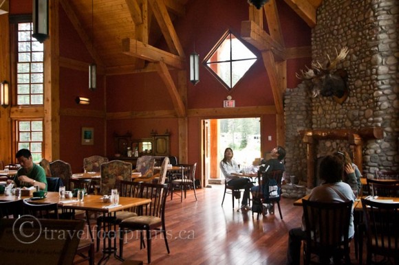 cilantro-lake-emerald-yoho-national-park-interior-chairs-dining