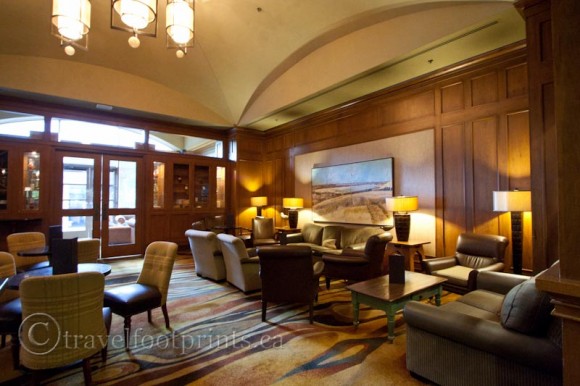 fairmont-chateau-whistler-hotel-mallard-lounge-comfortable-seats