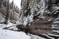 johnston-canyon-winter-hiking-trails-snow